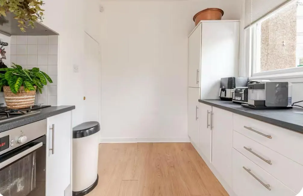 Wonderwall - Huge City Garden Room In Luxury House - Free Parking Edinburg Rum i privatbostad